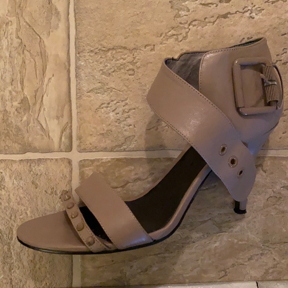 Nine West sandals worn in excellent condition